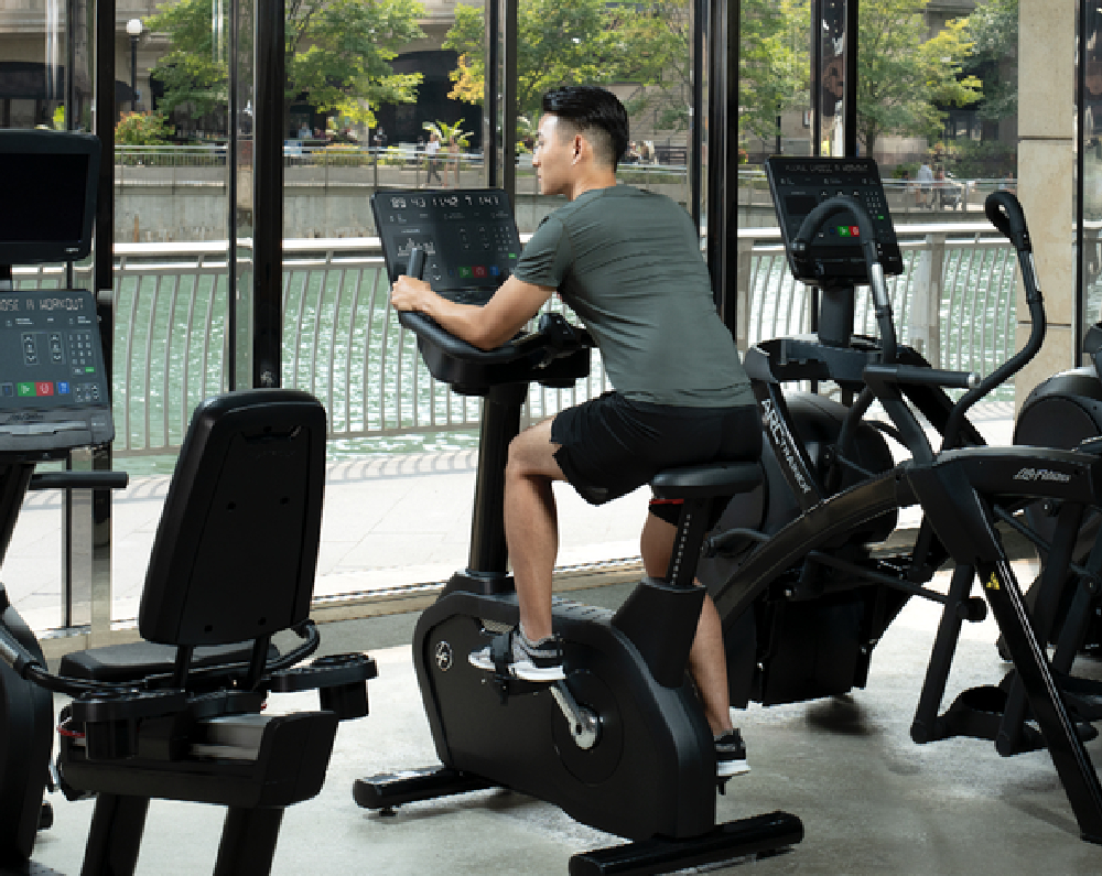 Life Fitness Integrity+ Lifecycle Upright Bike (2)