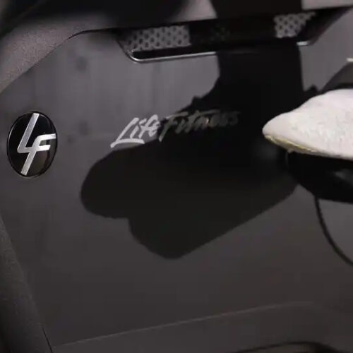life-fitness-integrity-series-upright-bike-details-3