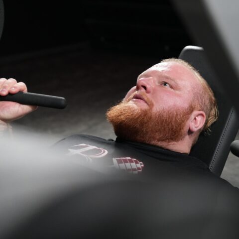 Strength-PlateLoaded-IsoLateralShoulderPress-2