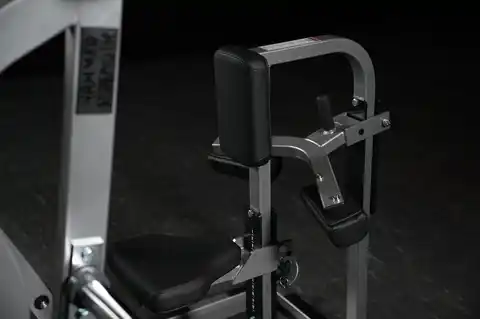 strength-plateloaded-isolateral-frontlatpulldown-1